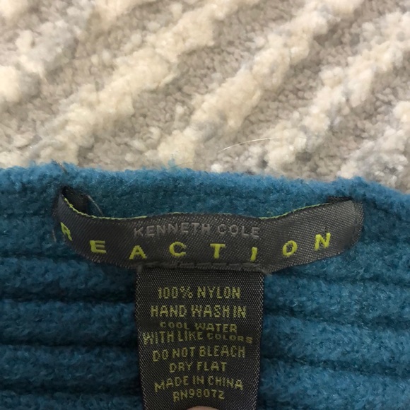 Matching scarf and hat set - Picture 5 of 5